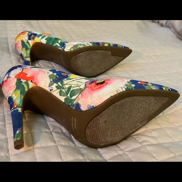 Guess Floral Heels, EUC, size 7 - Picture 7 of 7